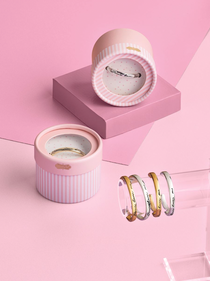 'Jesus Loves Me' Cuff