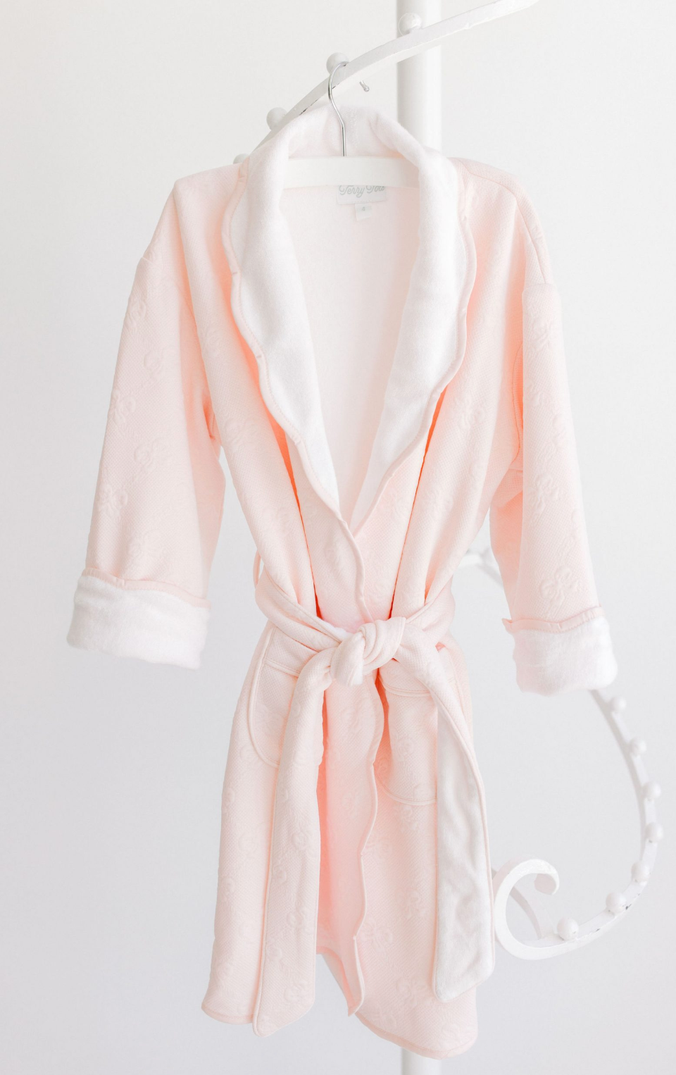 Bathrobe - Pink Jacquard Bows with Scalloped Edges