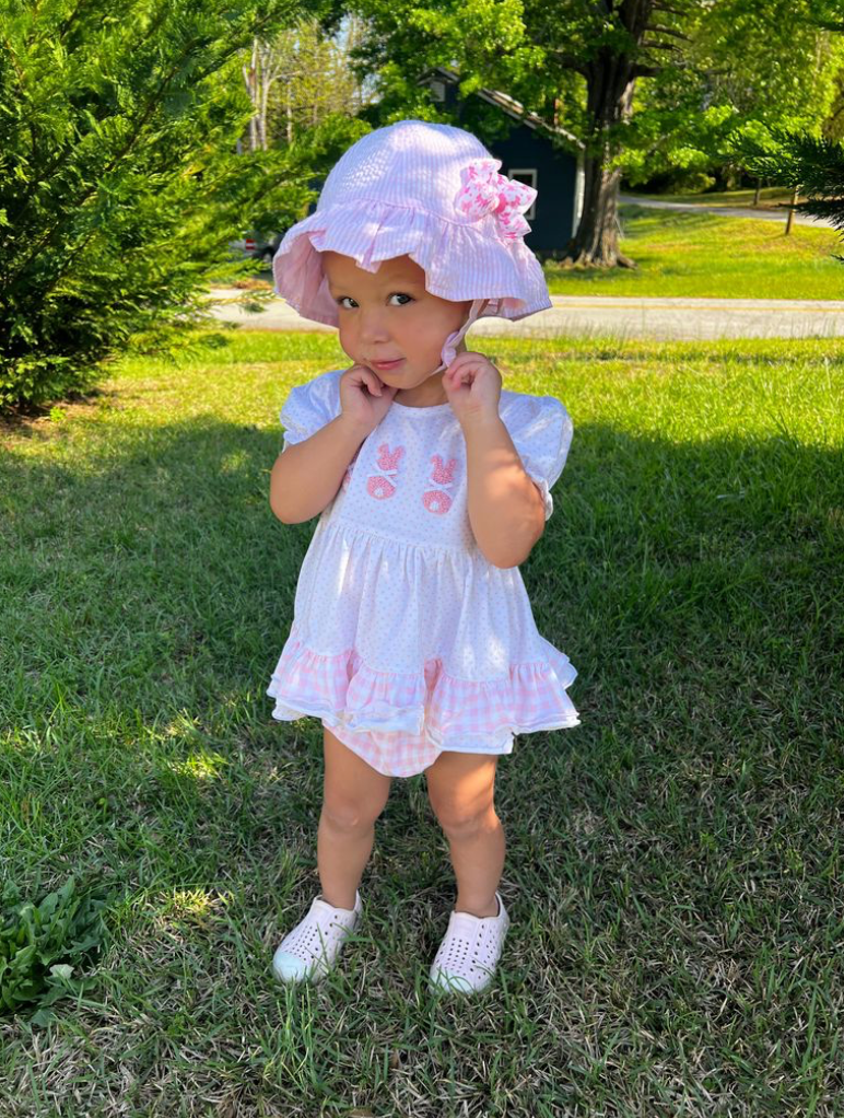 Reversible Seersucker Ruffle Brim Hat with Straps- Pink